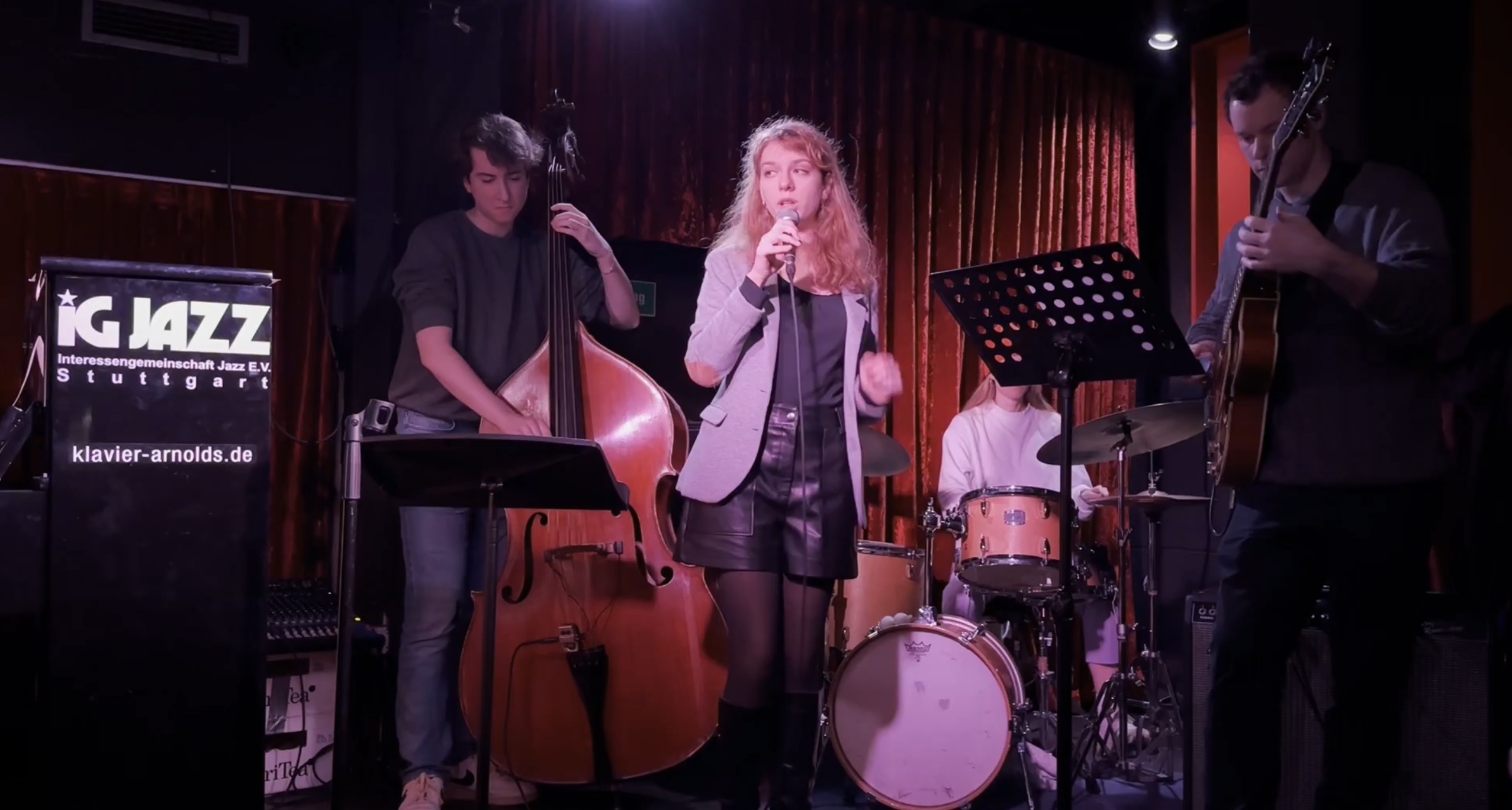 All the Man That I Need – Whitney Houston (Jam Session)